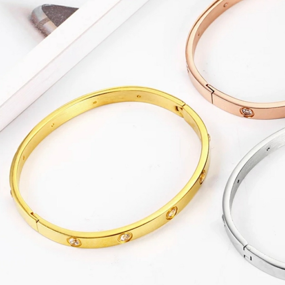 NEW Gold Round Diamond Bangle Bracelet - Picture 4 of 5